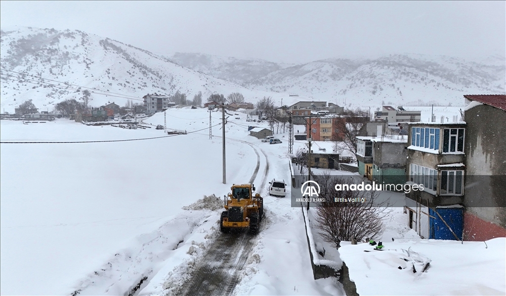 Bitlis'te karla mücadele çalışmaları devam ediyor