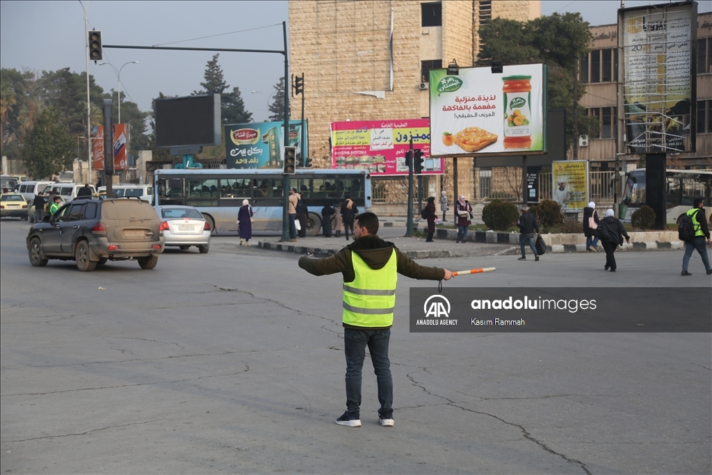 Young volunteers address traffic problems in Syria’s Aleppo