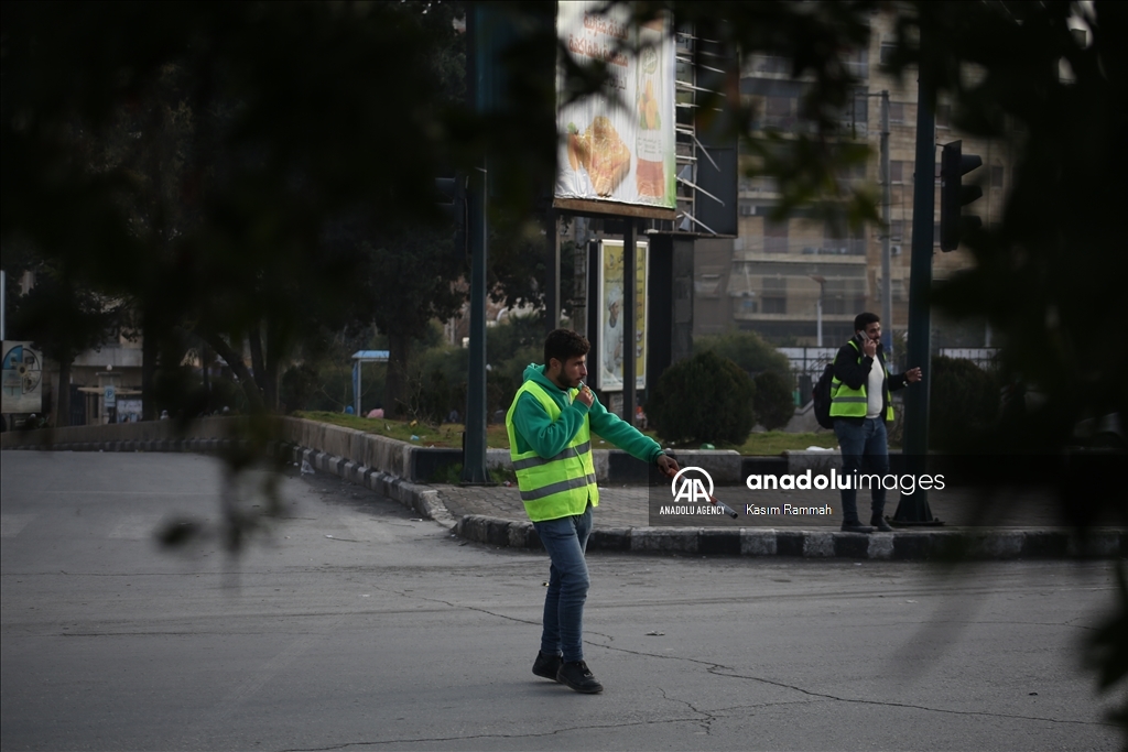 Young volunteers address traffic problems in Syria’s Aleppo