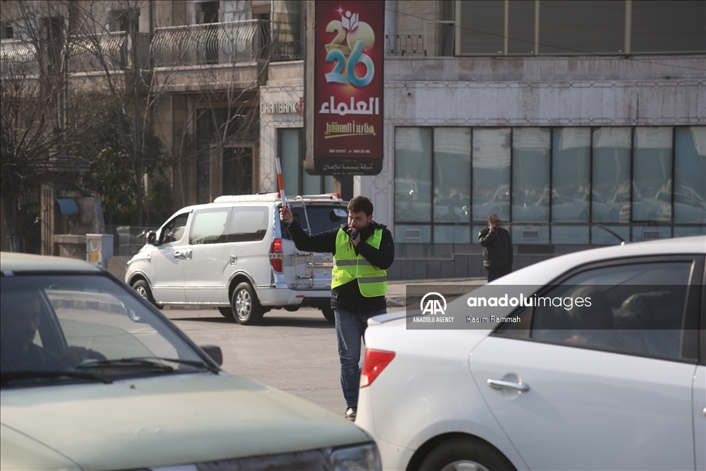 Young volunteers address traffic problems in Syria’s Aleppo