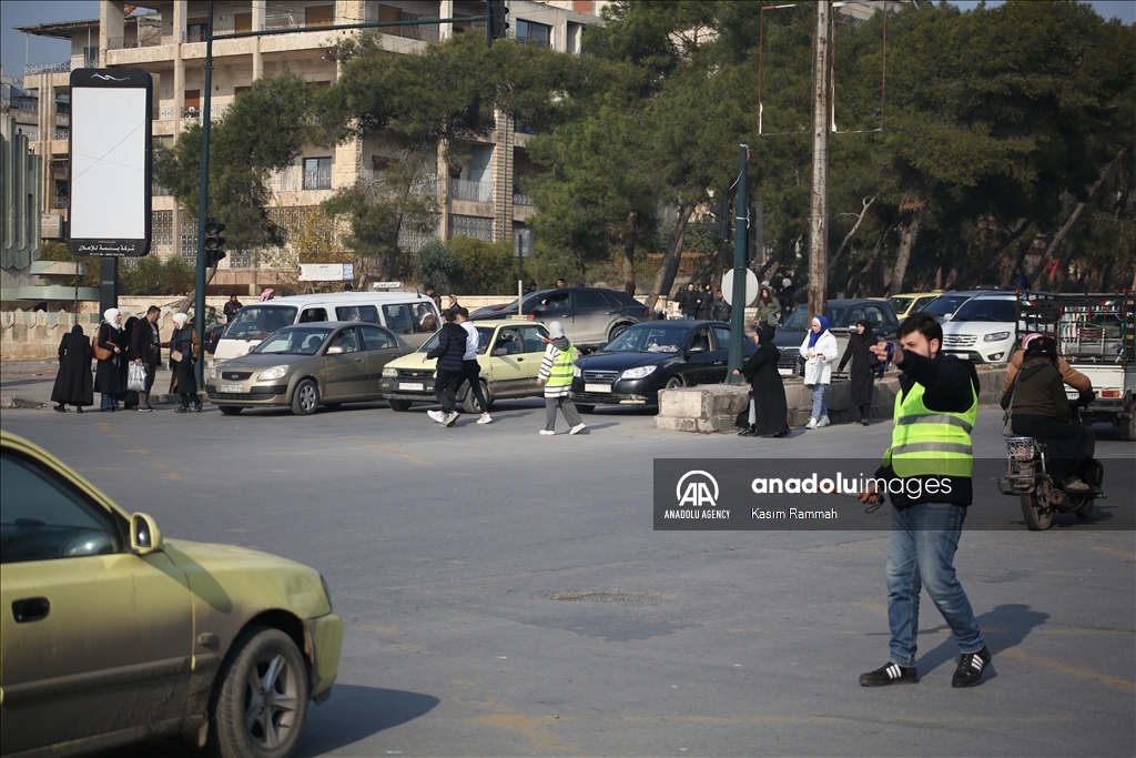 Young volunteers address traffic problems in Syria’s Aleppo