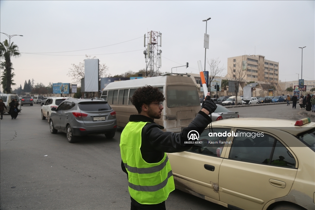 Young volunteers address traffic problems in Syria’s Aleppo