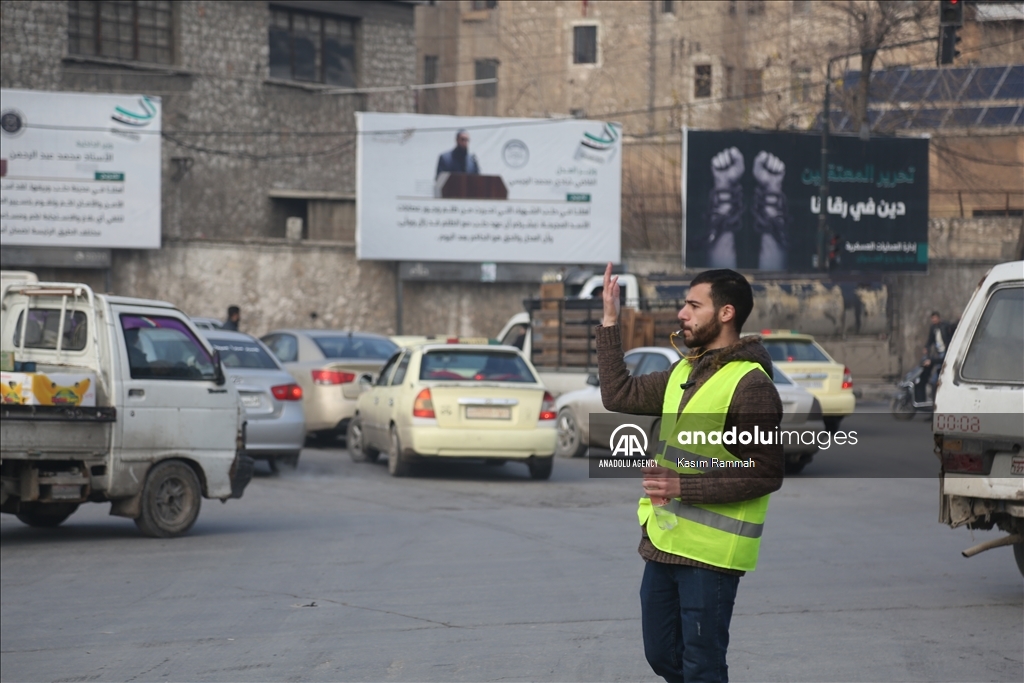 Young volunteers address traffic problems in Syria’s Aleppo