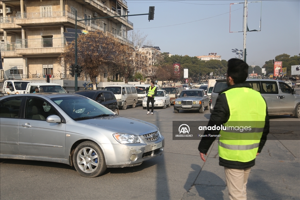 Young volunteers address traffic problems in Syria’s Aleppo