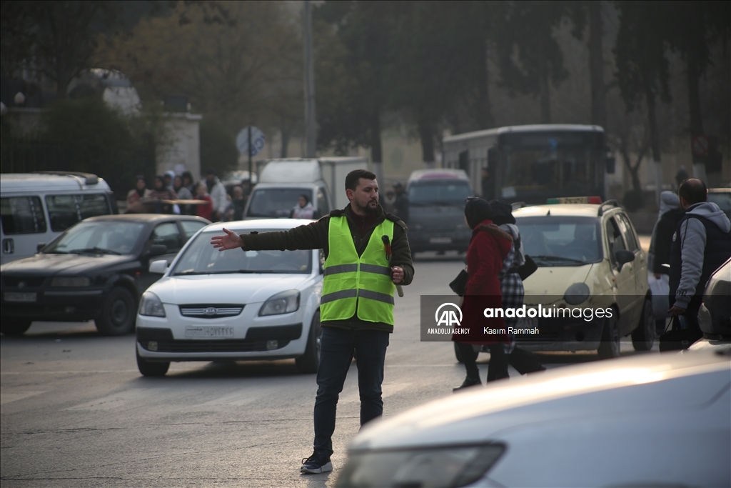 Young volunteers address traffic problems in Syria’s Aleppo