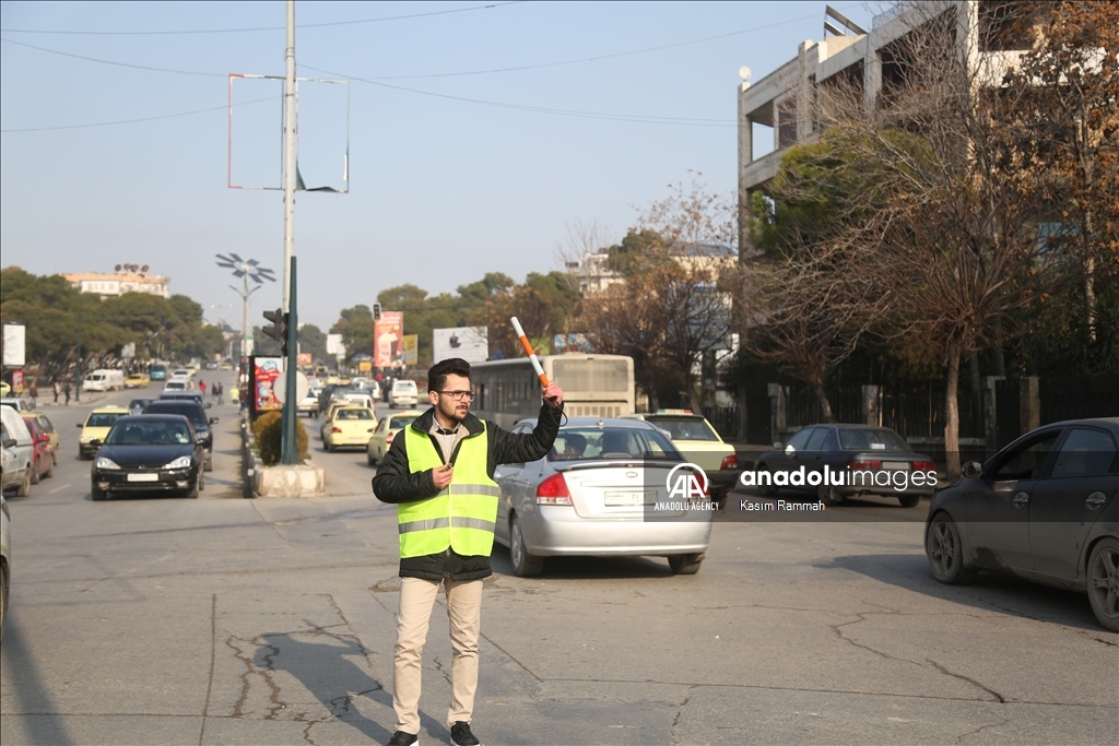 Young volunteers address traffic problems in Syria’s Aleppo