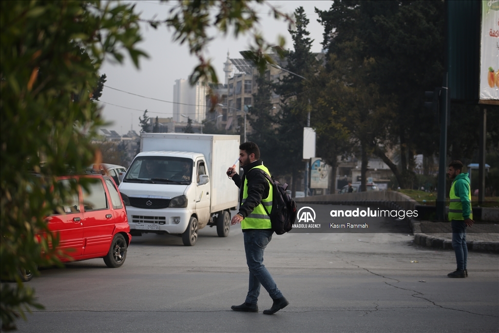 Young volunteers address traffic problems in Syria’s Aleppo