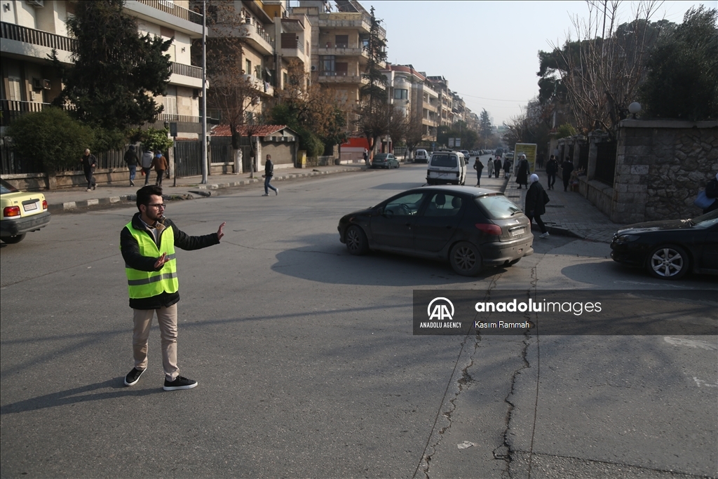 Young volunteers address traffic problems in Syria’s Aleppo