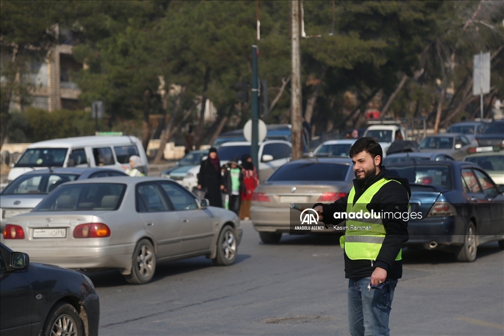 Young volunteers address traffic problems in Syria’s Aleppo