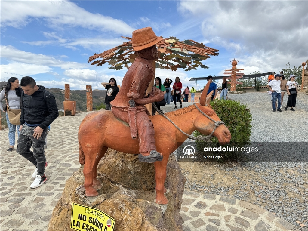 Kolombiya'nın el sanatları başkenti: Raquira kasabası