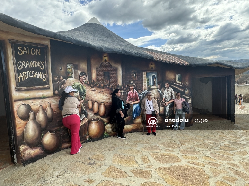 Kolombiya'nın el sanatları başkenti: Raquira kasabası