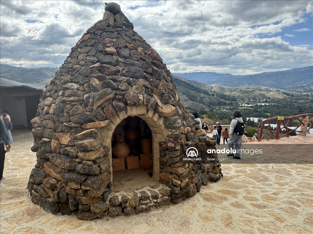 Kolombiya'nın el sanatları başkenti: Raquira kasabası