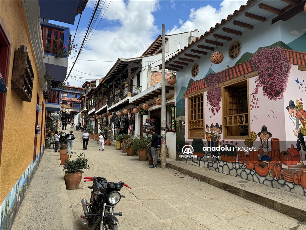 Kolombiya'nın el sanatları başkenti: Raquira kasabası