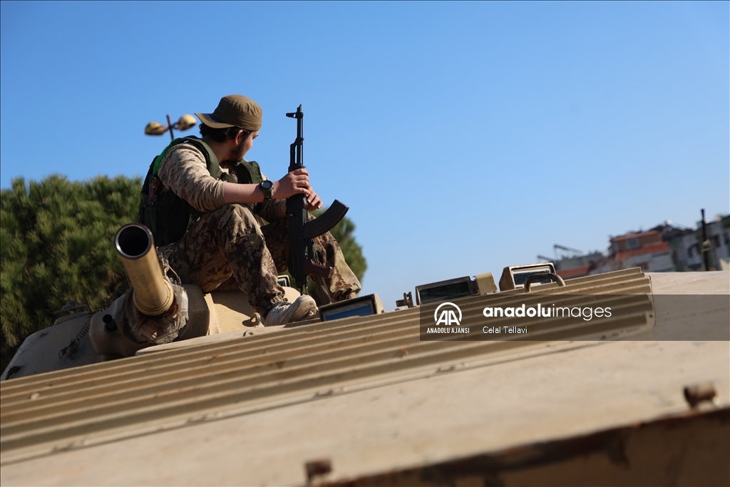 Suriye'nin Humus ilinde silahlarını teslim etmeyen devrik rejimin askerlerine operasyon başlatıldı