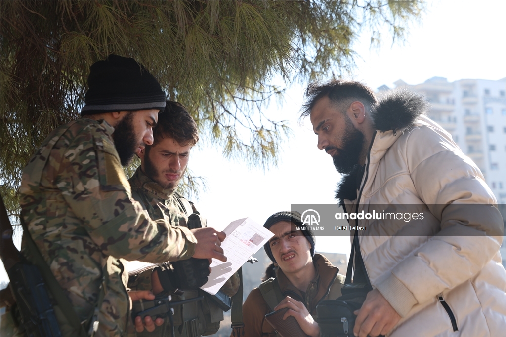Suriye'nin Humus ilinde silahlarını teslim etmeyen devrik rejimin askerlerine operasyon başlatıldı