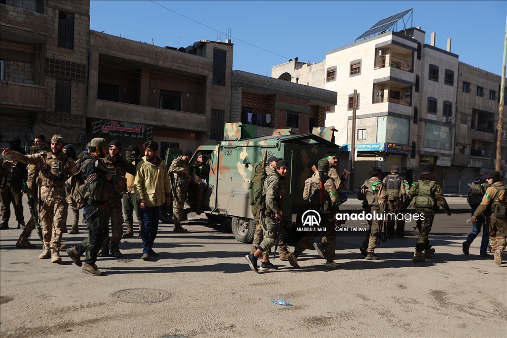 Suriye'nin Humus ilinde silahlarını teslim etmeyen devrik rejimin askerlerine operasyon başlatıldı