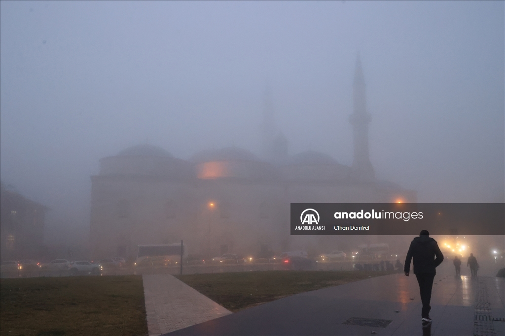 Edirne'de sis etkisini dünden bu yana sürdürüyor
