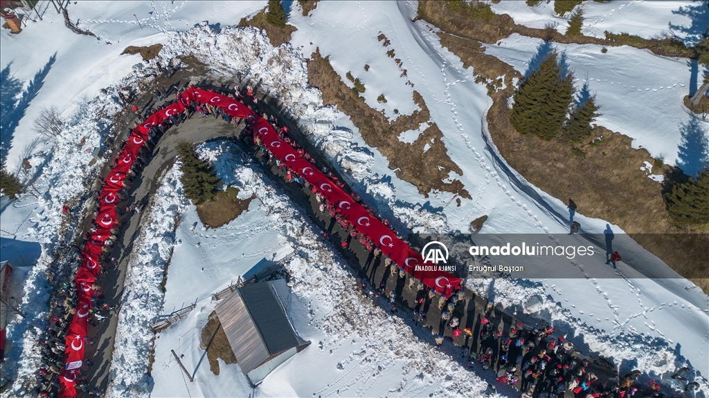 Sis Dağı'nda Sarıkamış Şehitleri Anma Yürüyüşü yapıldı