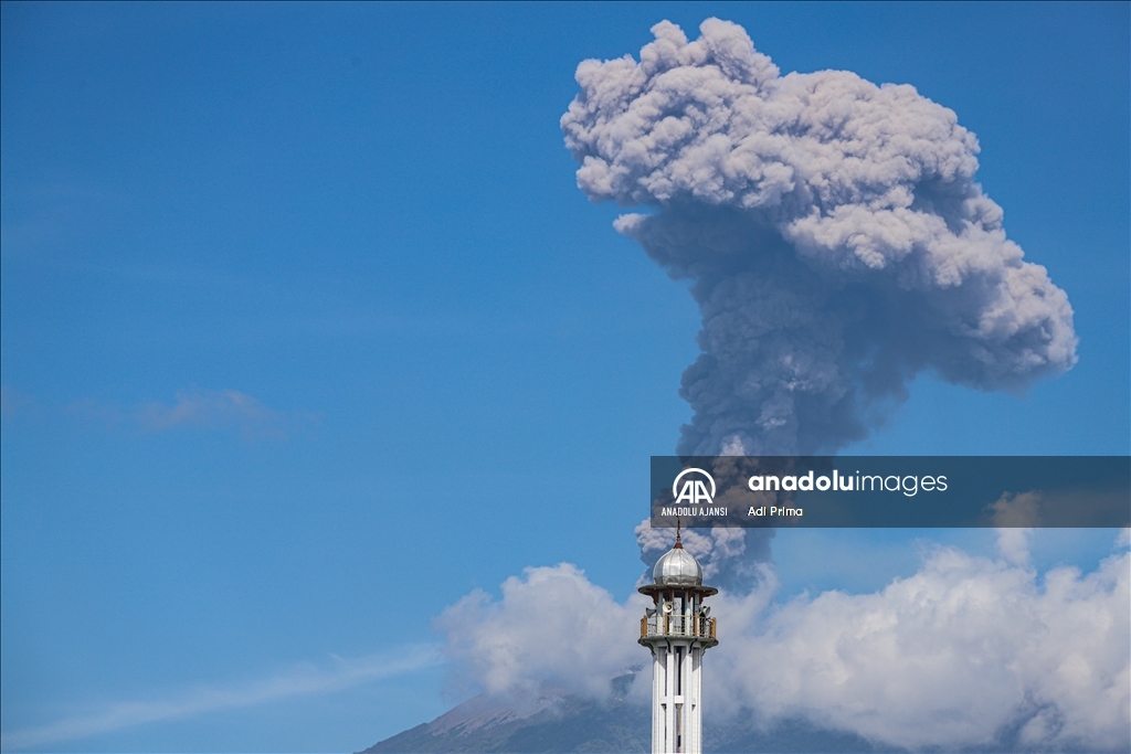 Endonezya'daki Marapi Yanardağı yeniden faaliyete geçti