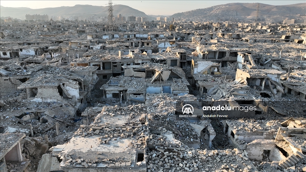 Suriye'de devrik rejimin enkaz haline getirdiği Şam'ın Tişrin Mahallesi