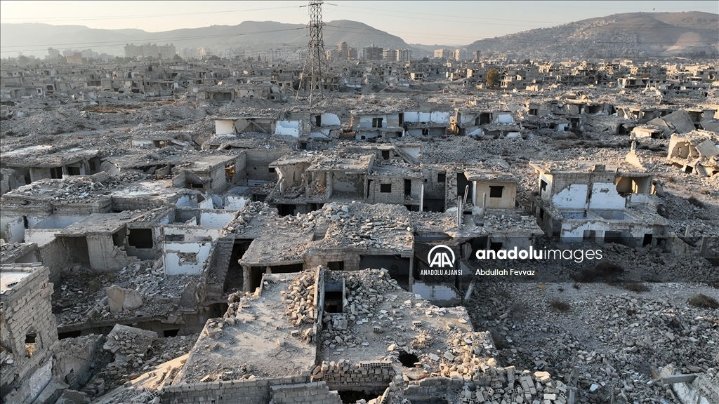 Suriye'de devrik rejimin enkaz haline getirdiği Şam'ın Tişrin Mahallesi