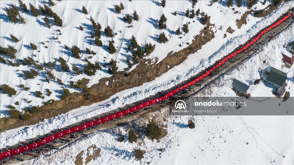 Sis Dağı'nda Sarıkamış Şehitleri Anma Yürüyüşü yapıldı