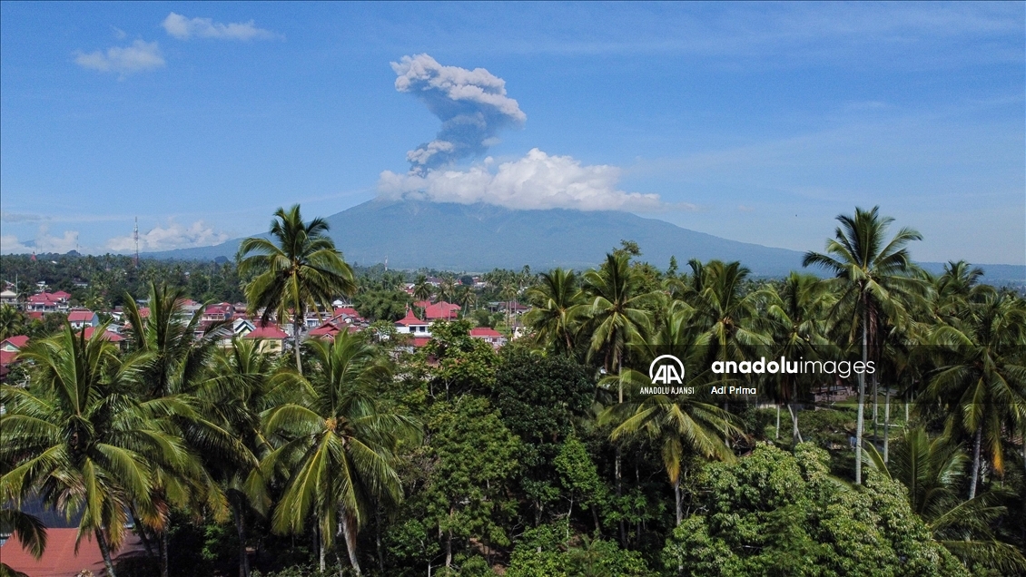 Endonezya'daki Marapi Yanardağı yeniden faaliyete geçti