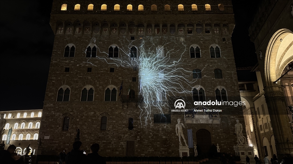 Во Флоренции проходит волшебный фестиваль света Florence Lights Up