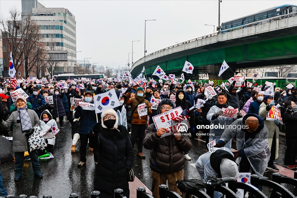 В Южной Корее продолжаются акции в поддержку отстраненного от должности президента Ёля