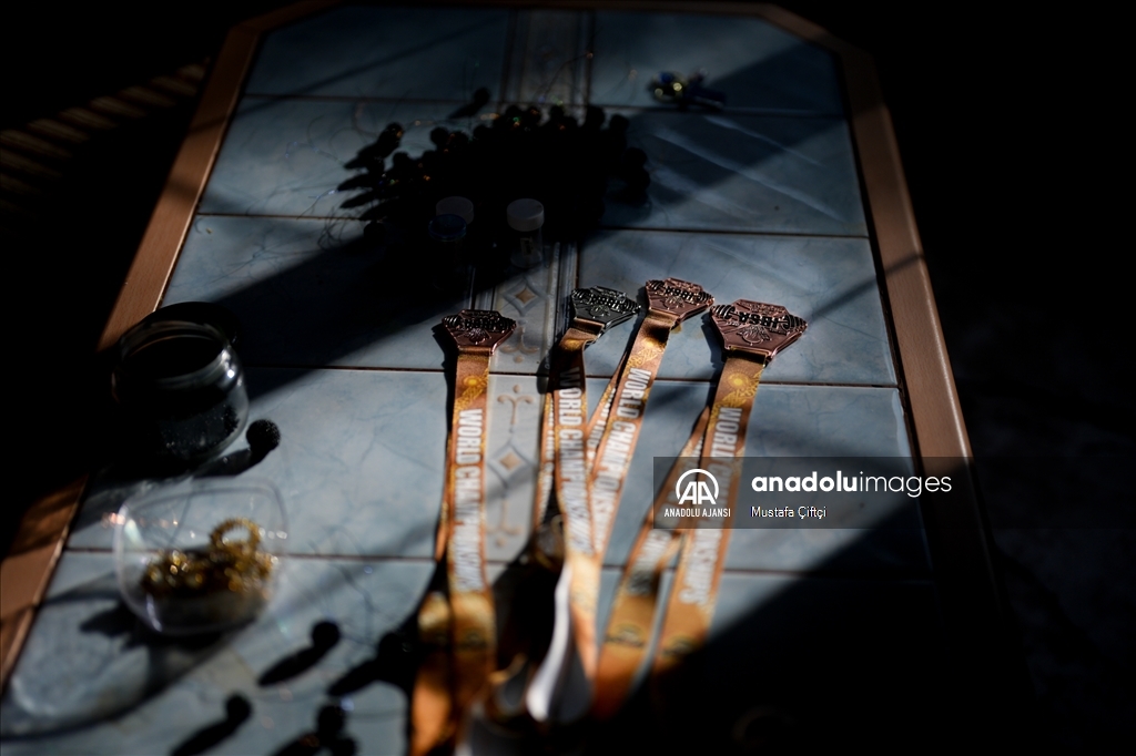 Görme engelli kadın halterci, omuzladığı her ağırlıkta "özgürleşiyor"