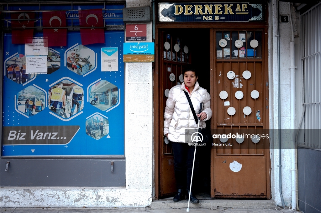 Görme engelli kadın halterci, omuzladığı her ağırlıkta "özgürleşiyor"