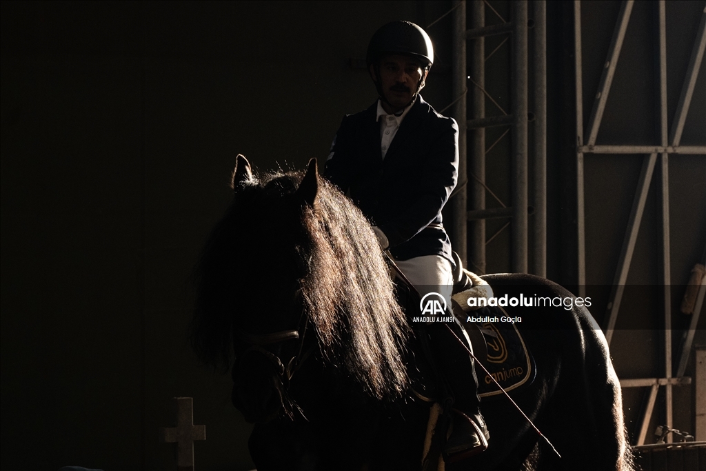 Görme engelli binicinin hedefi paralimpik oyunlara katılmak