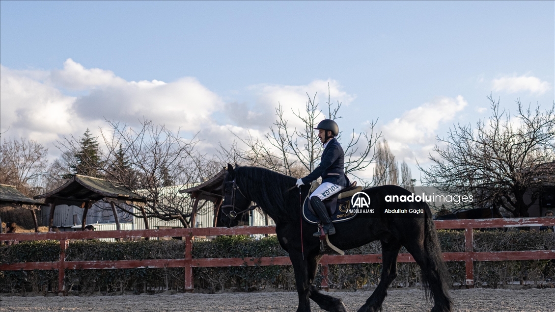 Görme engelli binicinin hedefi paralimpik oyunlara katılmak