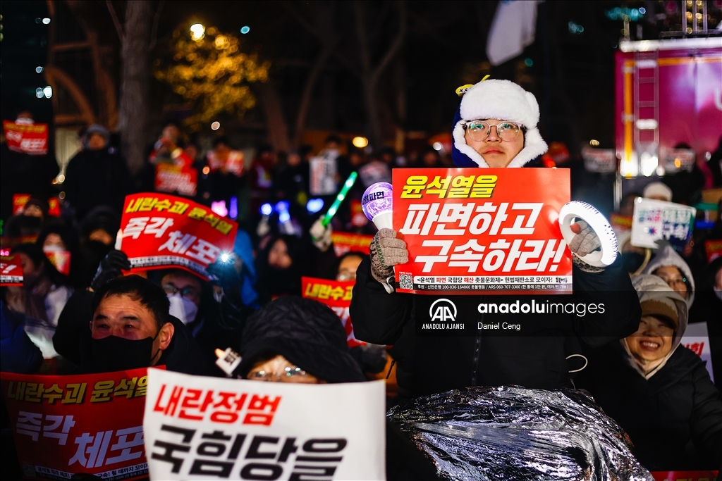 Güney Kore'de devlet başkanlığı görevinden uzaklaştırılan Yeol karşıtı gösteriler sürüyor