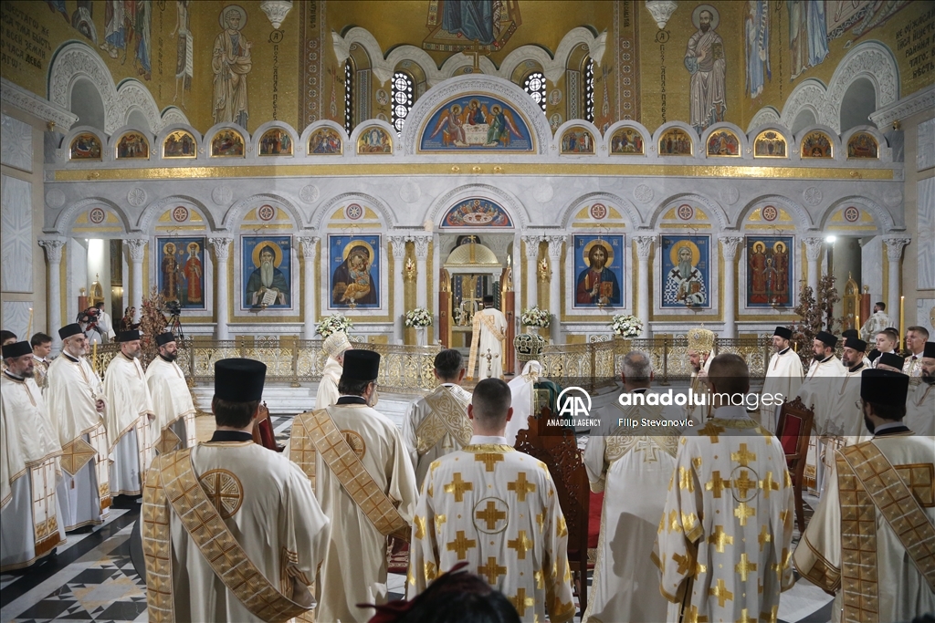 BEOGRAD - Božićna liturgija i tradicionalno lomljenje božićne česnice