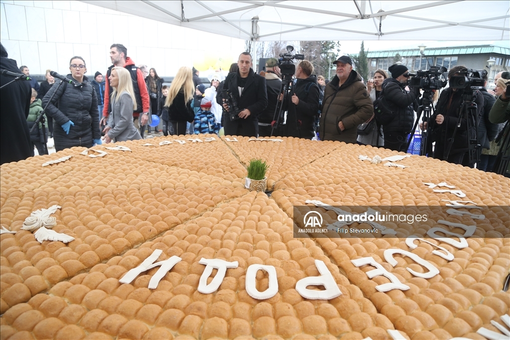 BEOGRAD - Božićna liturgija i tradicionalno lomljenje božićne česnice