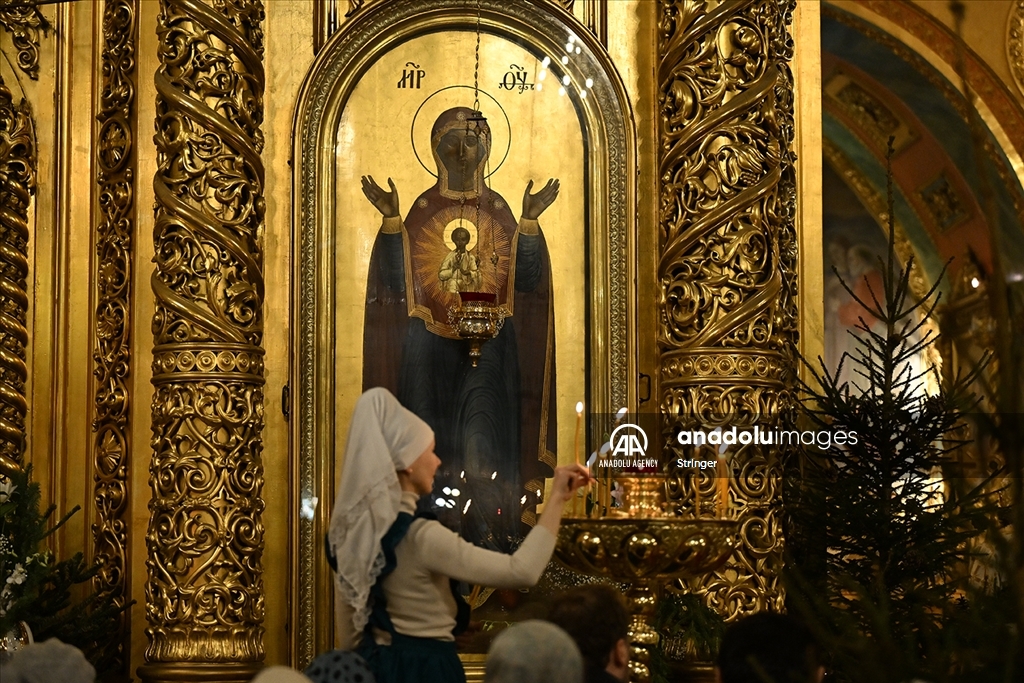 Православные христиане отмечают один из значимых религиозных праздников — Рождество Христово