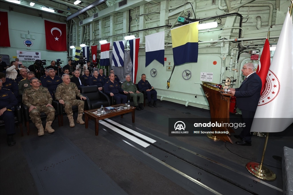 Mavi Vatan-2025 Tatbikatı'nın seçkin gözlemci günü geçit töreniyle sona erdi