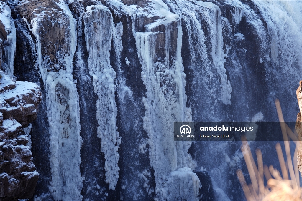 New Jersey's Paterson Great Falls shrouded in ice as wildfires ravage West Coast