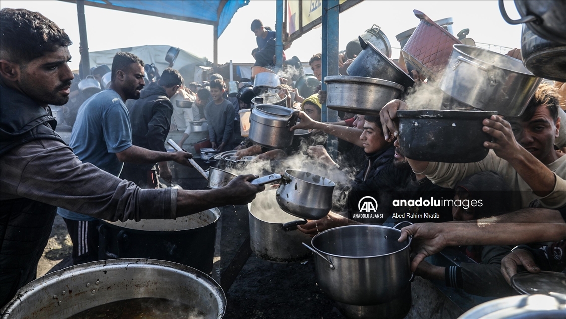Gazze'de Filistinlilere yemek dağıtıldı