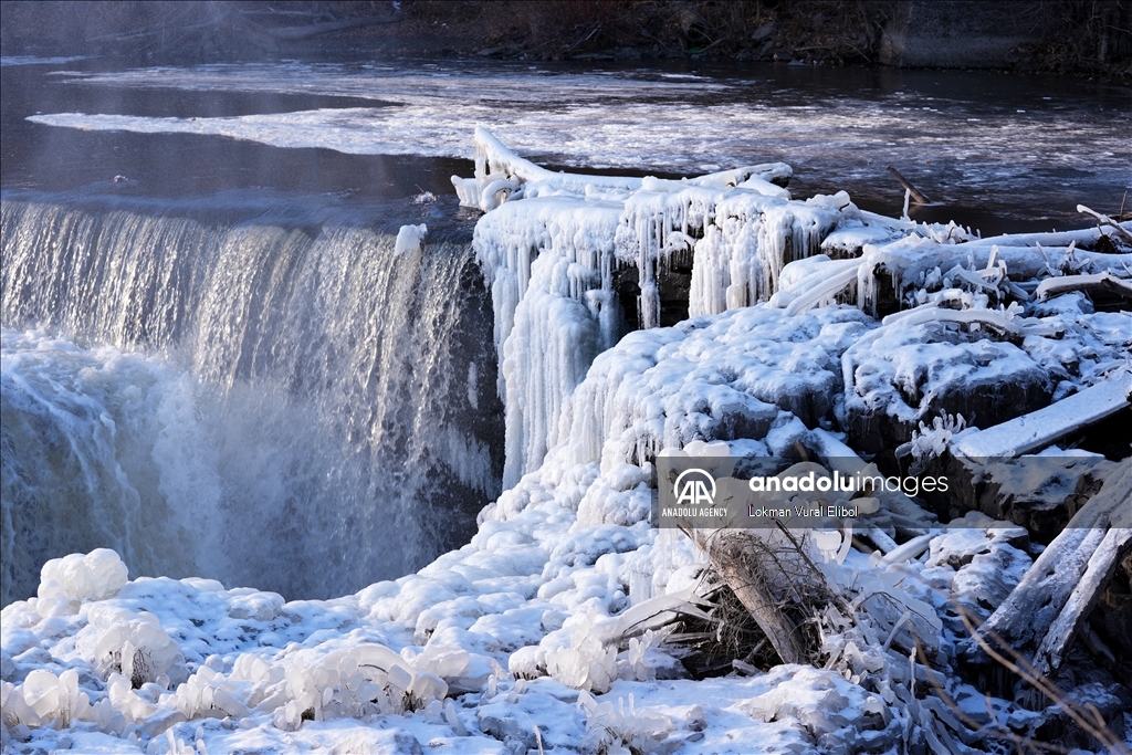 New Jersey's Paterson Great Falls shrouded in ice as wildfires ravage West Coast