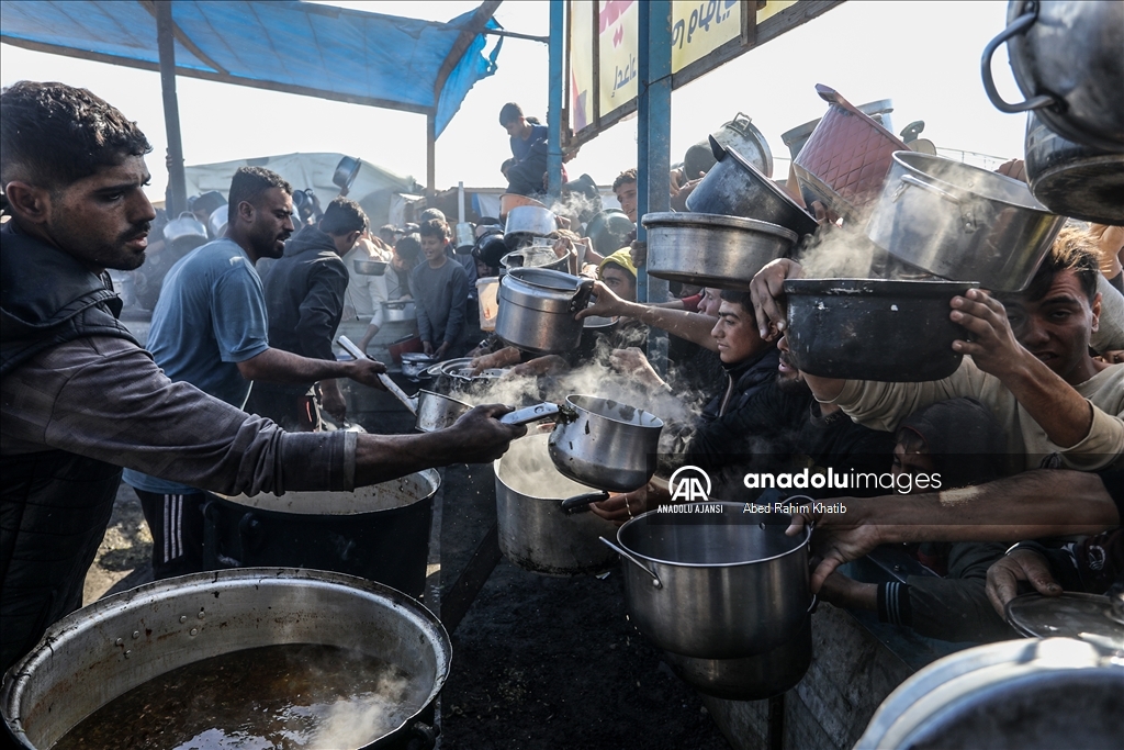 Gazze'de Filistinlilere yemek dağıtıldı