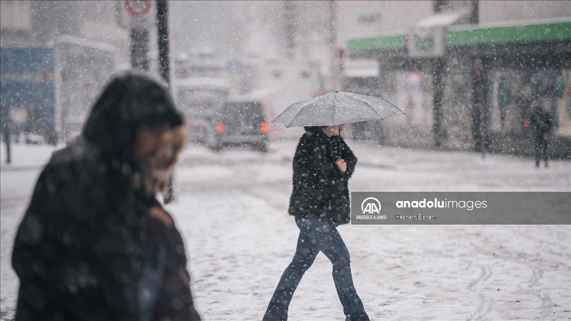 Almanya'nın Dortmund kentinde kar yağışı