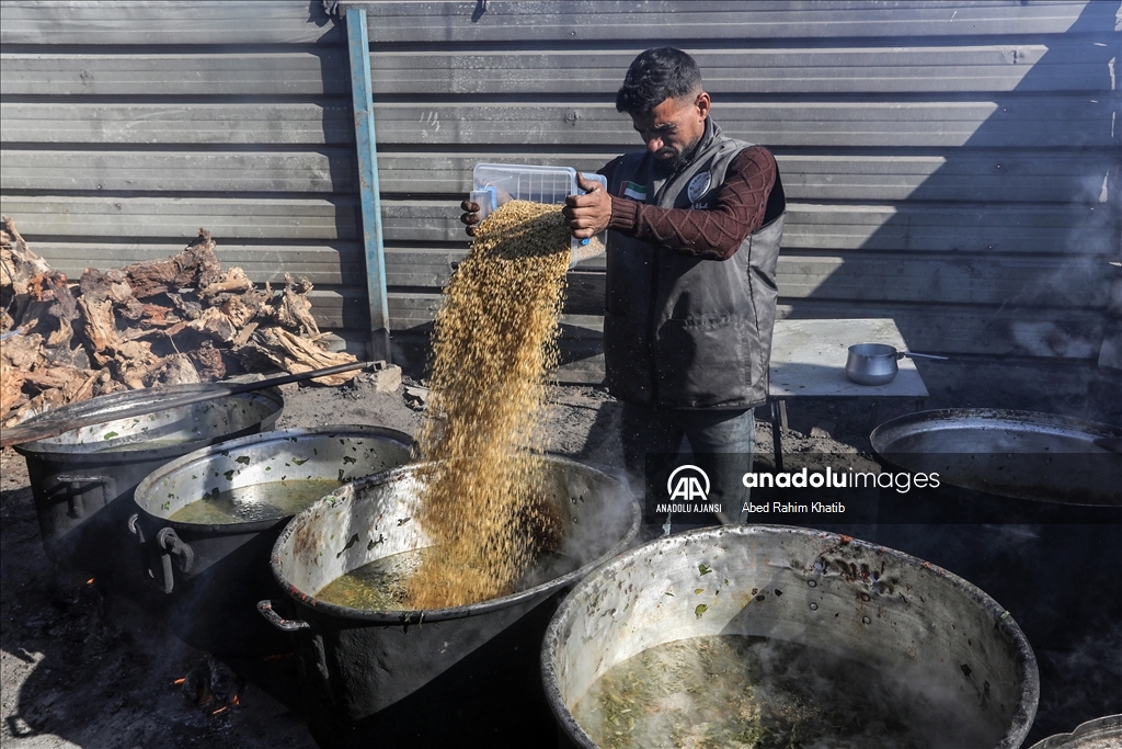 Gazze'de Filistinlilere yemek dağıtıldı