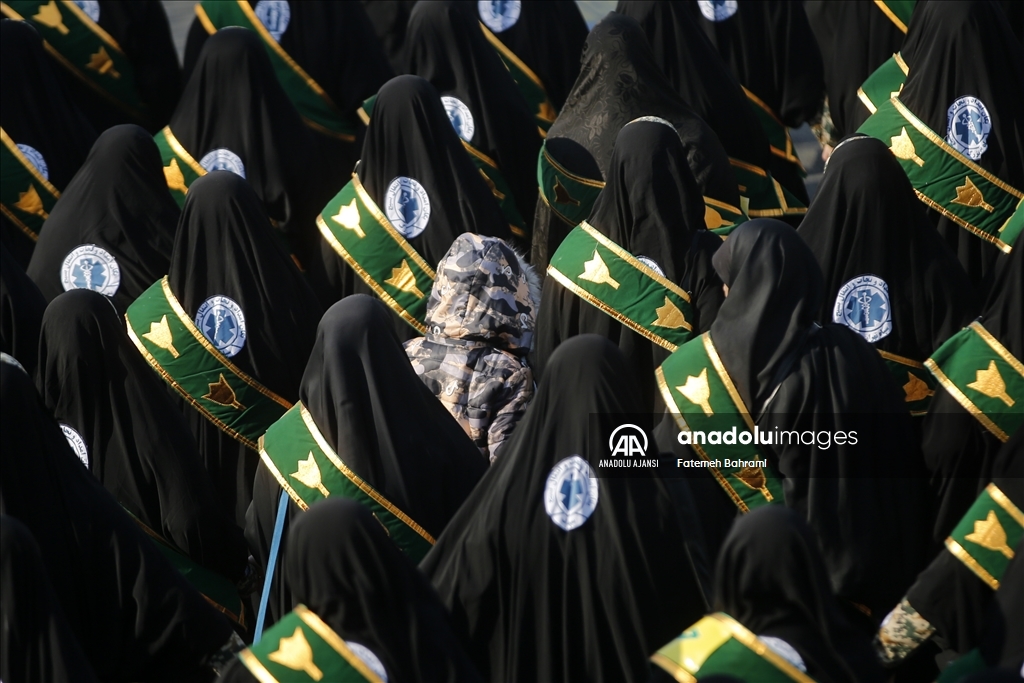 Tahran'da düzenlenen yürüyüşte yüzlerce kişi ABD ve İsrail'i protesto etti