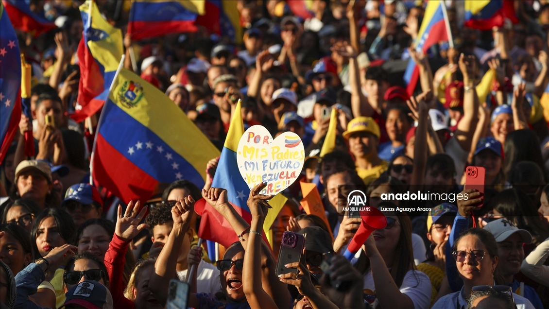 Meksika'da yaşayan Venezuelalı göçmenler, Maduro yönetimini protesto etti