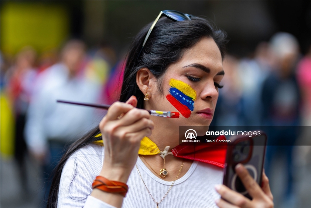 Meksika'da yaşayan Venezuelalı göçmenler, Maduro yönetimini protesto etti