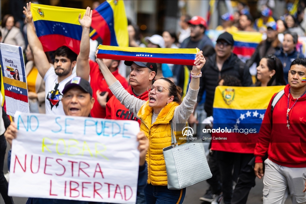 Meksika'da yaşayan Venezuelalı göçmenler, Maduro yönetimini protesto etti