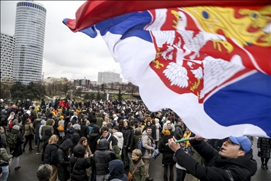 Thousands of students reacted with the government blocked a major intersection in Serbia