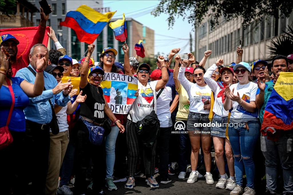 Венесуэльские мигранты, проживающие в Перу, протестуют против правительства Мадуро